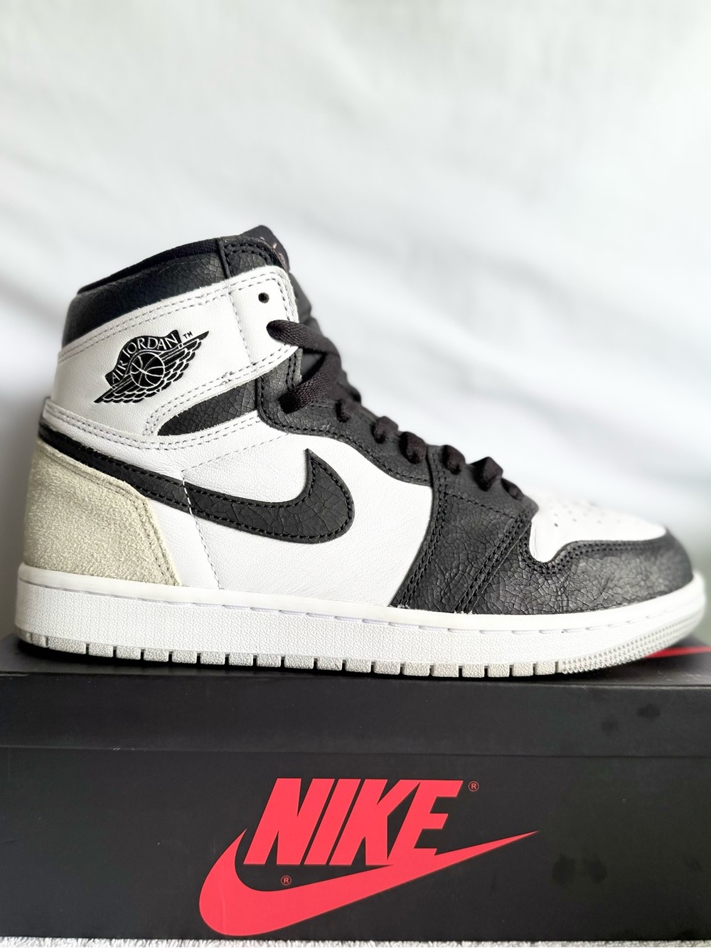 AUTHENTIC Jordan 1 Retro High OG Stage Haze size 8 555088-108 PRE-OWNED